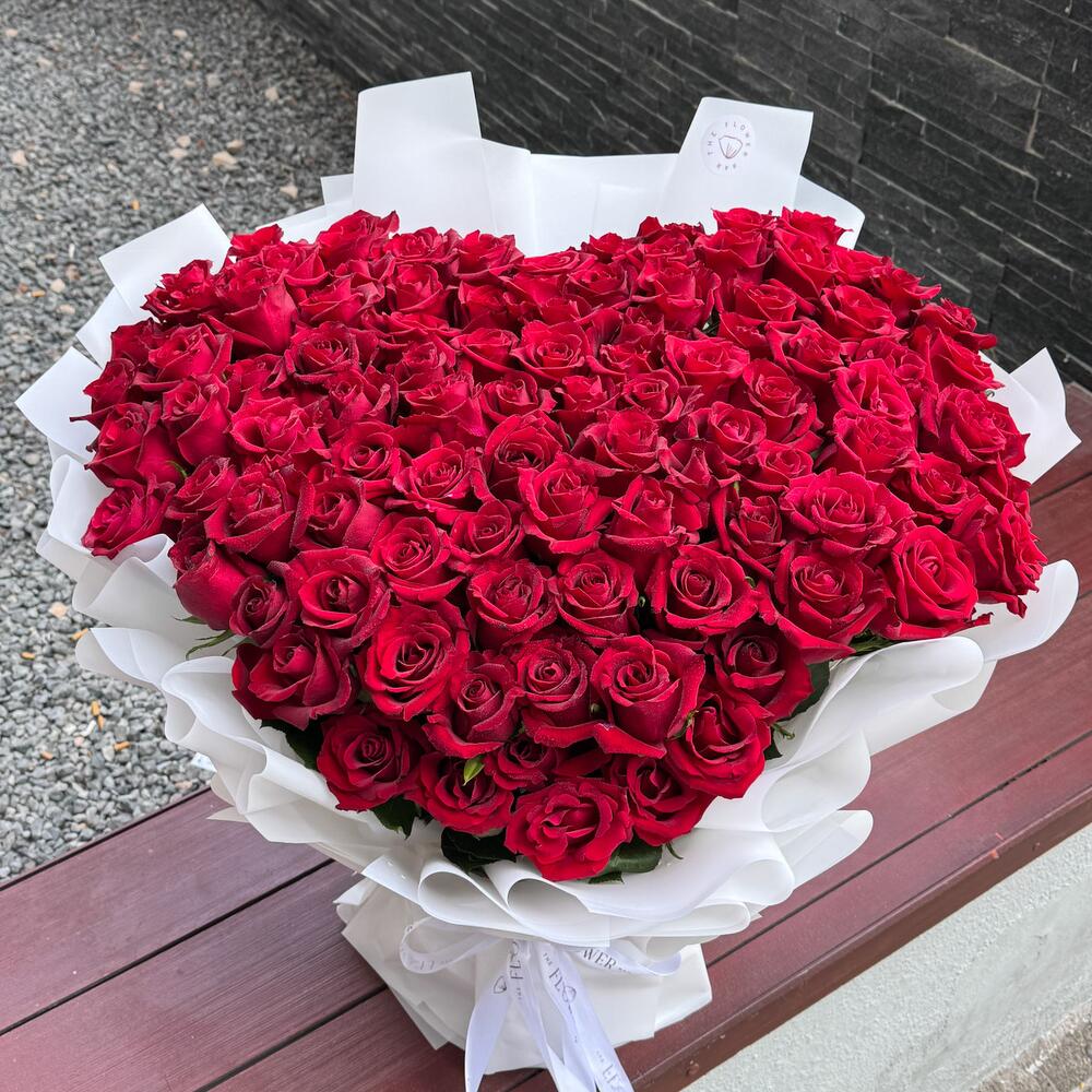 101 Red Vine Rose Bouquet with Heart Balloons